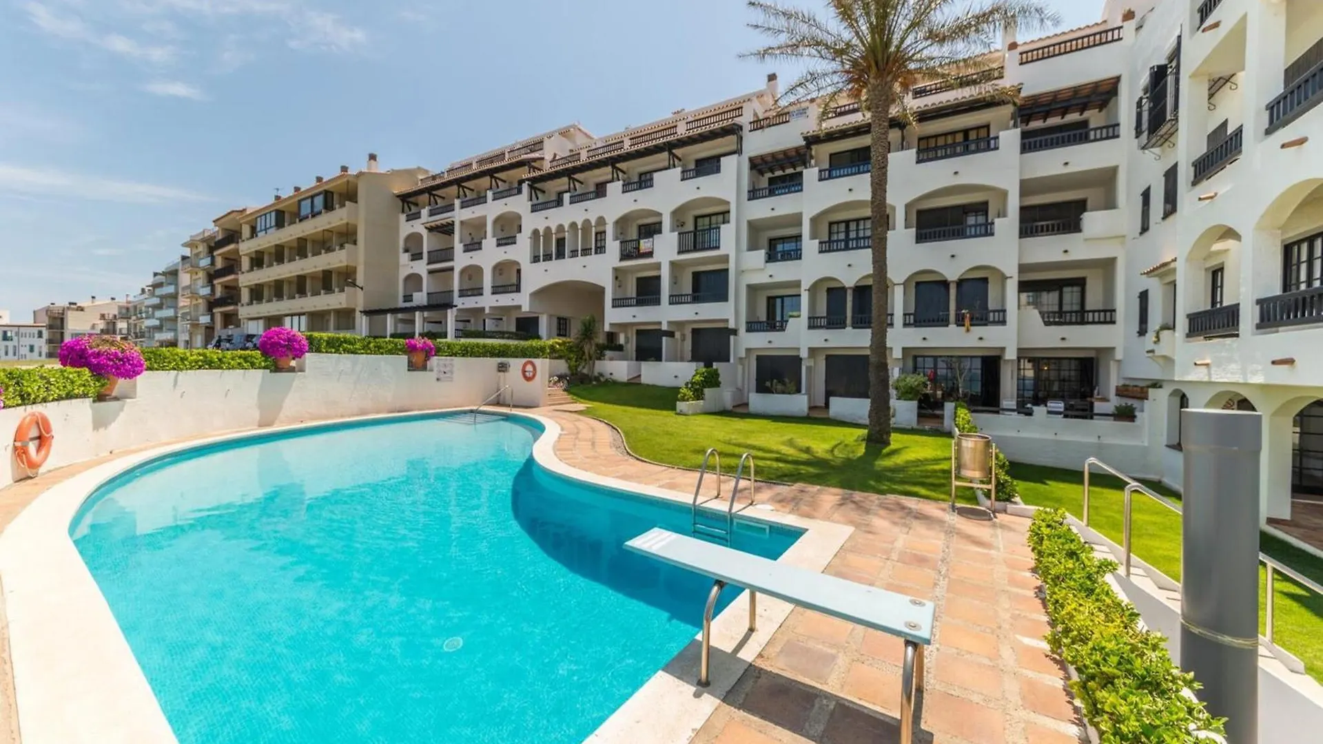 2 Bedroom Apartment In L\'Escala location